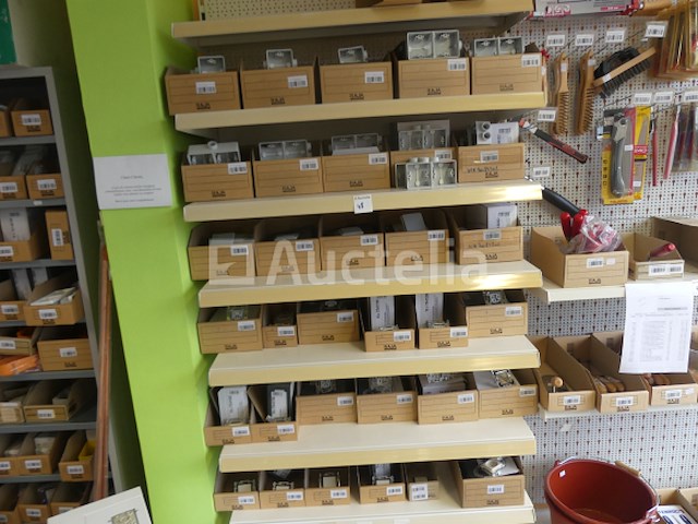 Behuizingen, schakelaars, drukknoppen, enzovoort. - afbeelding 12 van  24