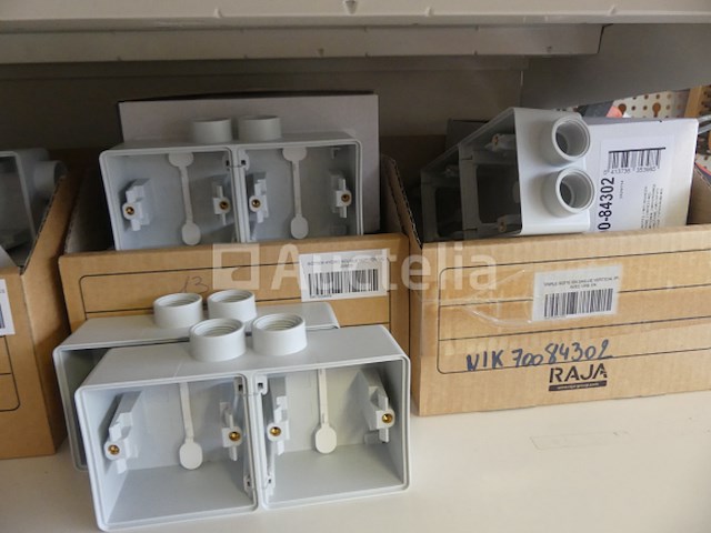 Behuizingen, schakelaars, drukknoppen, enzovoort. - afbeelding 20 van  24