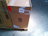 Beige ligstoel met metalen frame en armleuningen - afbeelding 3 van  3