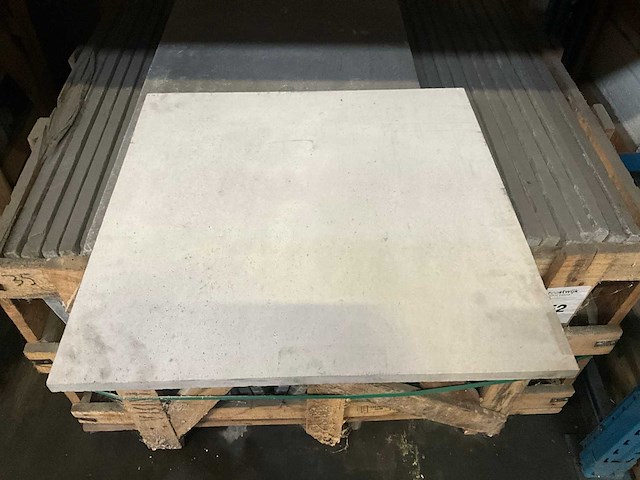 Beige natuursteen tuintegel (43x) - afbeelding 1 van  3