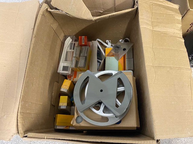 Bekijk beschrijving vintage camera's & cameraset – chinon, minolta, canon + accessoires - afbeelding 3 van  13