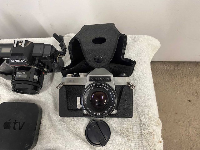 Bekijk beschrijving vintage camera's & cameraset – chinon, minolta, canon + accessoires - afbeelding 12 van  13
