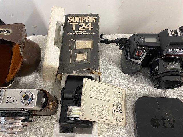 Bekijk beschrijving vintage camera's & cameraset – chinon, minolta, canon + accessoires - afbeelding 8 van  13
