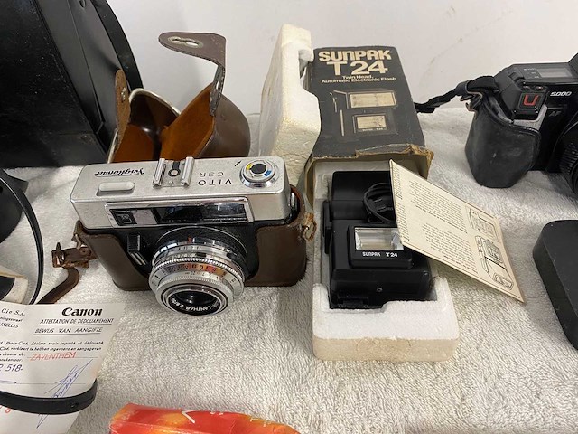 Bekijk beschrijving vintage camera's & cameraset – chinon, minolta, canon + accessoires - afbeelding 9 van  13