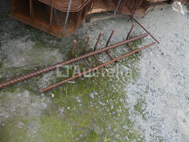 Bekistingsbanken en betonnen staven - afbeelding 4 van  6