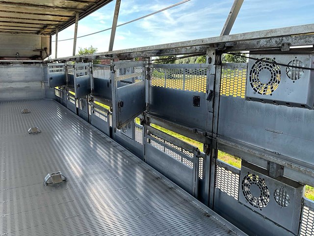 Bekkers 3 desk varkensoplegger ( van hool) - afbeelding 14 van  64