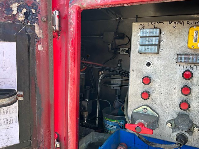 Bekkers 3 desk varkensoplegger ( van hool) - afbeelding 32 van  64