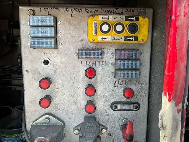 Bekkers 3 desk varkensoplegger ( van hool) - afbeelding 33 van  64