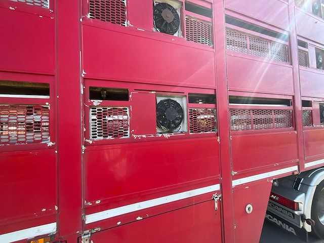 Bekkers 3 desk varkensoplegger ( van hool) - afbeelding 47 van  64