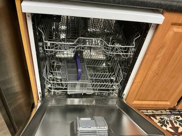 Beko dfn05311w losstaande vaatwasser - afbeelding 2 van  2