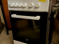 Beko electrisch fornuis met oven - afbeelding 1 van  3