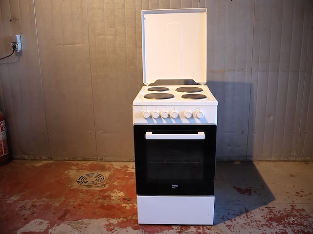 Beko oven met kookplaat - afbeelding 1 van  9