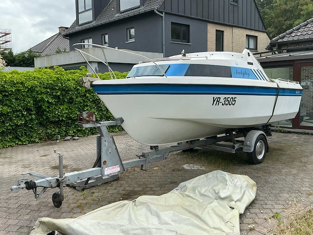 Bekro triara speedboot met cabine - afbeelding 1 van  17