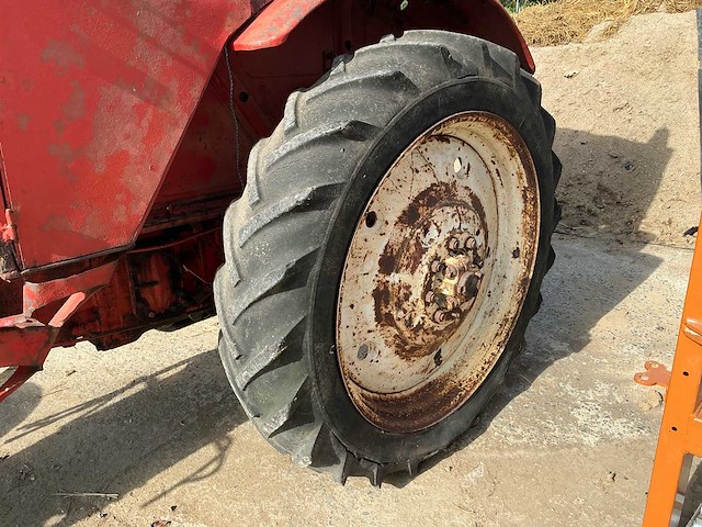 Belarus oldtimer tractor - afbeelding 10 van  17
