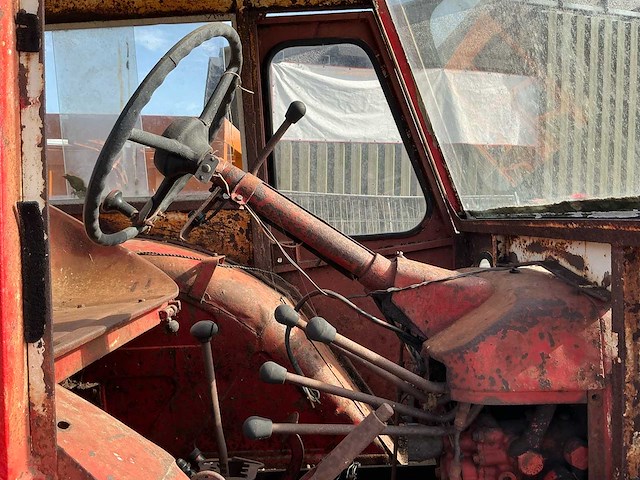 Belarus oldtimer tractor - afbeelding 12 van  17