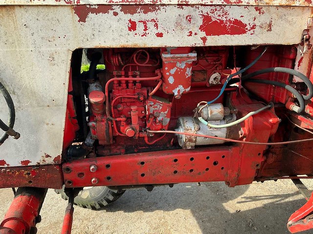 Belarus oldtimer tractor - afbeelding 13 van  17