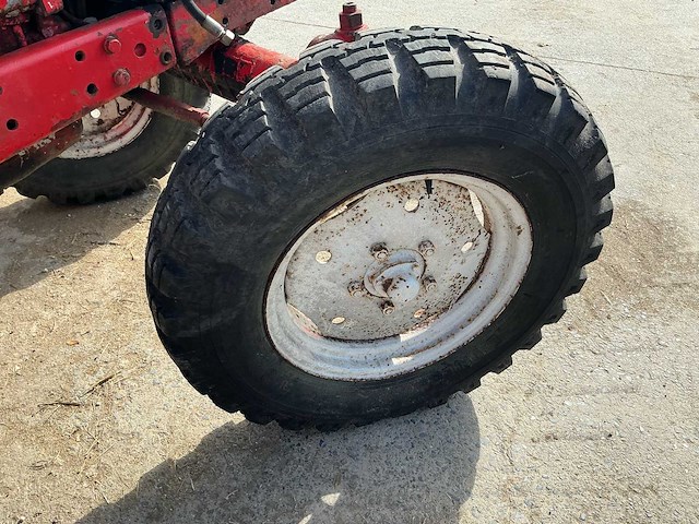 Belarus oldtimer tractor - afbeelding 8 van  17