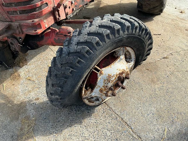 Belarus oldtimer tractor - afbeelding 4 van  21
