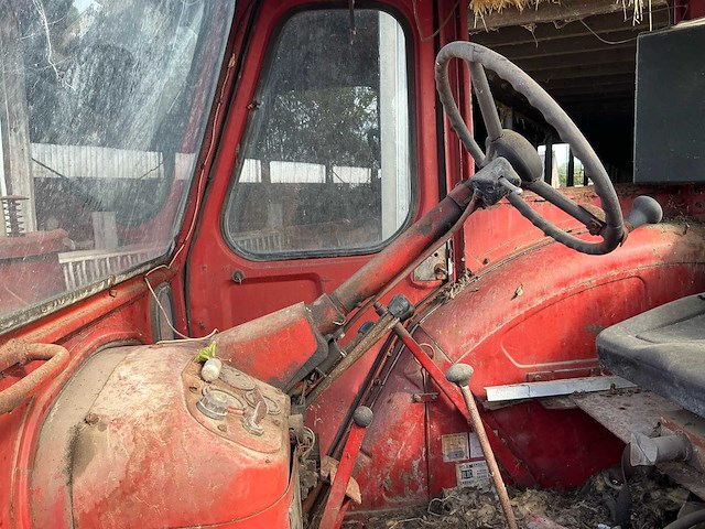 Belarus oldtimer tractor - afbeelding 10 van  21