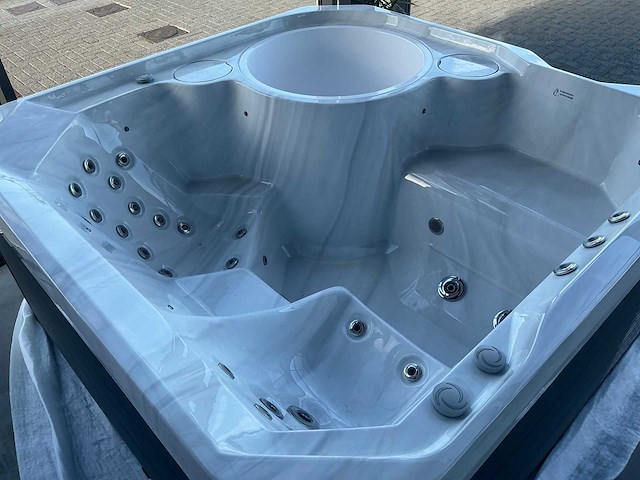 Bellagio spas jacuzzi - afbeelding 3 van  6