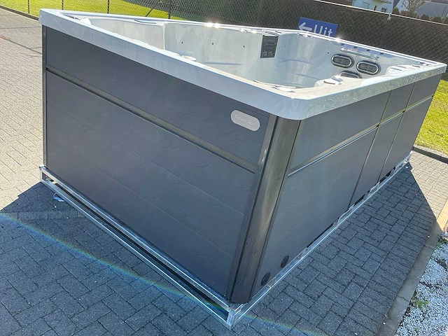 Bellagio spas jacuzzi/buitenzwemspa - afbeelding 2 van  8