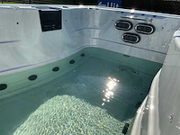 Bellagio spas jacuzzi/buitenzwemspa - afbeelding 4 van  8