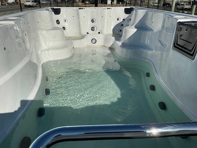 Bellagio spas jacuzzi/buitenzwemspa - afbeelding 5 van  8