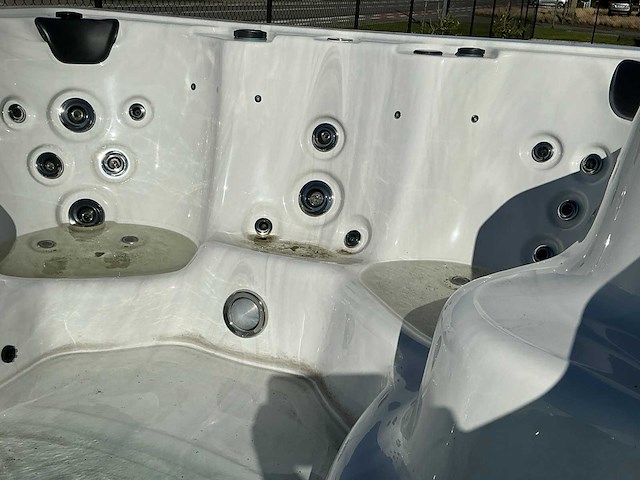 Bellagio spas jacuzzi/buitenzwemspa - afbeelding 8 van  8