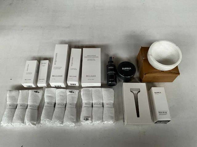 Bellame & supply luxe gezicht verzorging en scheer pakket - afbeelding 1 van  10