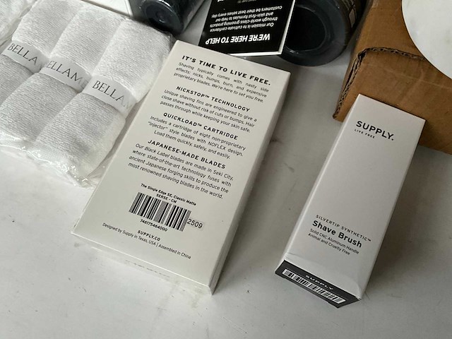 Bellame & supply luxe gezicht verzorging en scheer pakket - afbeelding 10 van  10