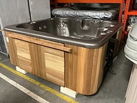 Belle & moi selkirk 2000 jacuzzi - afbeelding 1 van  9