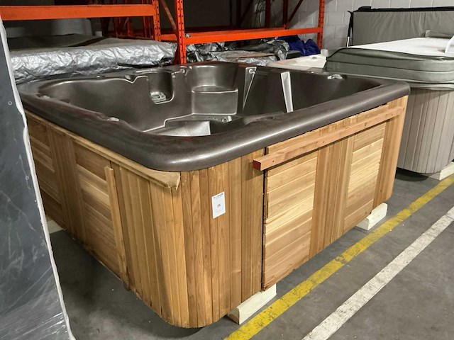 Belle & moi selkirk 2000 jacuzzi - afbeelding 2 van  9