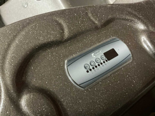 Belle & moi selkirk 2000 jacuzzi - afbeelding 7 van  9