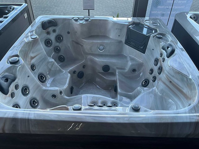 Belle & moi selkirk pearl shadow jacuzzi - afbeelding 1 van  8