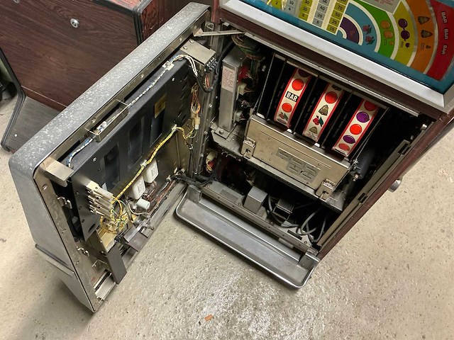 Bellfruit rainbow eenarmige bandiet - afbeelding 6 van  9