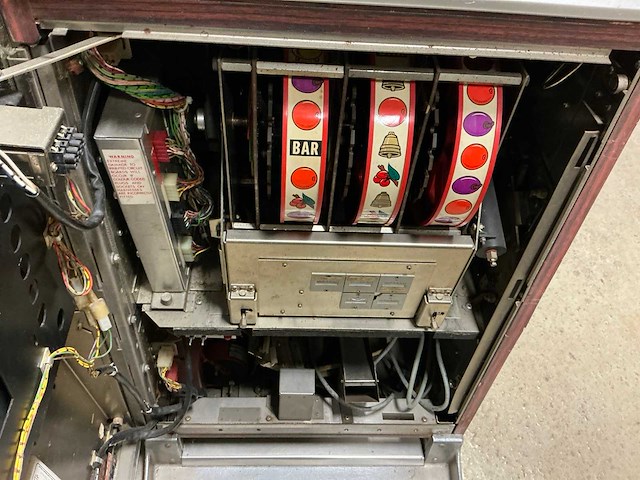 Bellfruit rainbow eenarmige bandiet - afbeelding 7 van  9