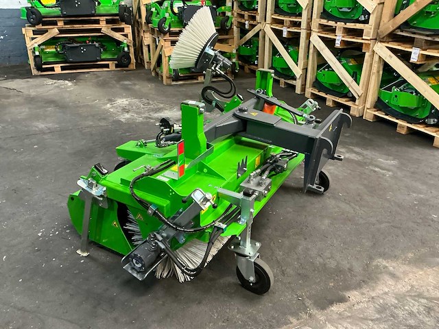 Bema 20 dual 1550mm met zijborstel borstelmachine - afbeelding 2 van  3