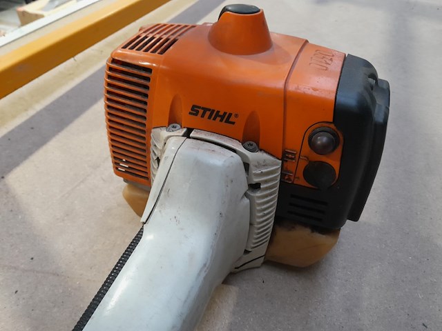 Benzine bosmaaier stihl - afbeelding 1 van  5