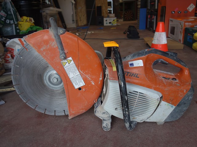 Benzine doorslijpmachine stihl - afbeelding 1 van  4