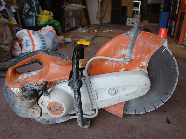 Benzine doorslijpmachine stihl - afbeelding 2 van  4