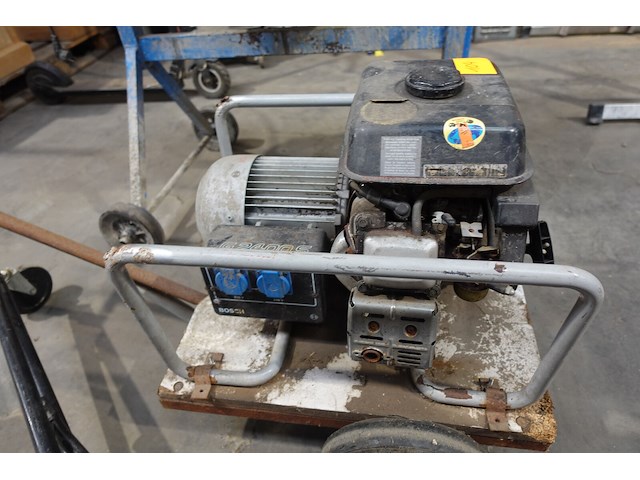 Benzine generator bosch g2400s - afbeelding 4 van  7