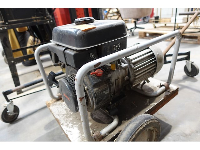 Benzine generator bosch g2400s - afbeelding 6 van  7