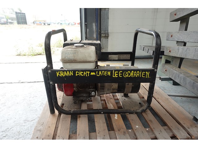 Benzine generator sdmo - afbeelding 4 van  10