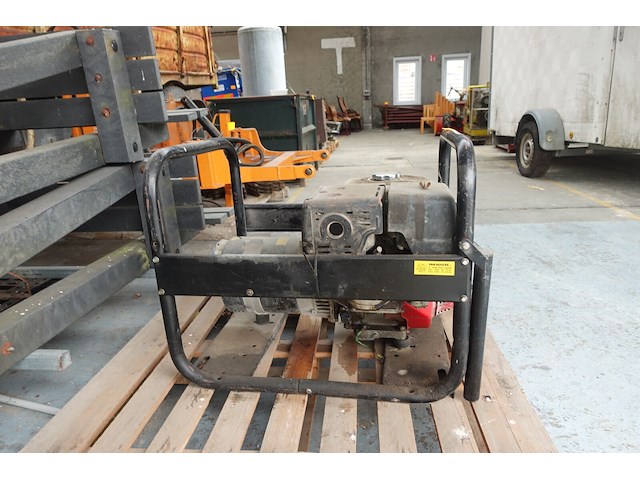 Benzine generator sdmo - afbeelding 5 van  10
