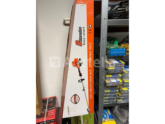 Benzine grasmaaier en 8 in 1 benzine gereedschap - afbeelding 1 van  3