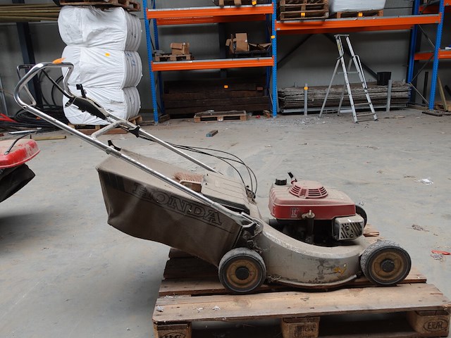 Benzine grasmaaier honda - afbeelding 1 van  4