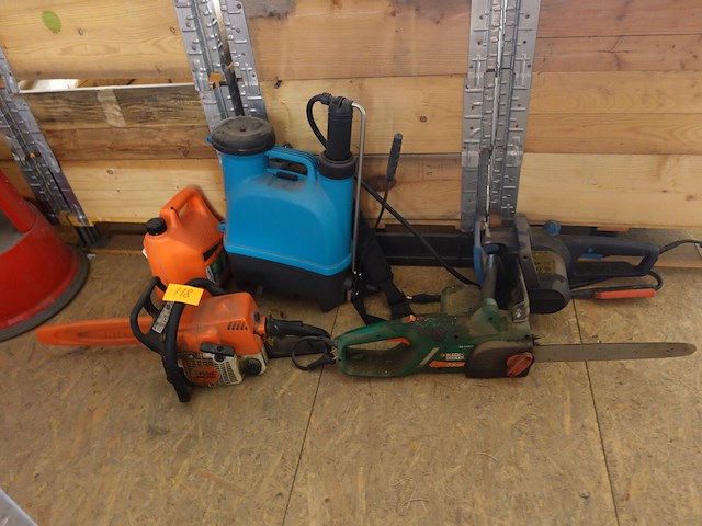 Benzine kettingzaag stihl + diversen - afbeelding 1 van  4