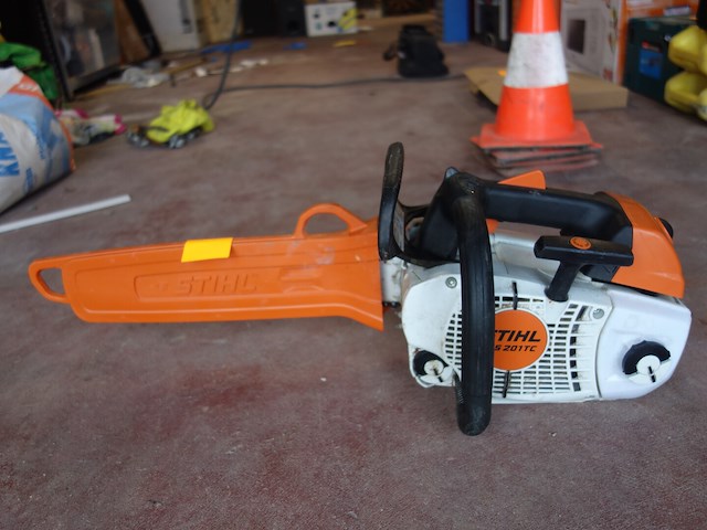 Benzine kettingzaag stihl - afbeelding 1 van  4