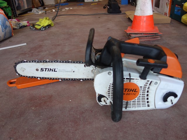 Benzine kettingzaag stihl - afbeelding 2 van  4