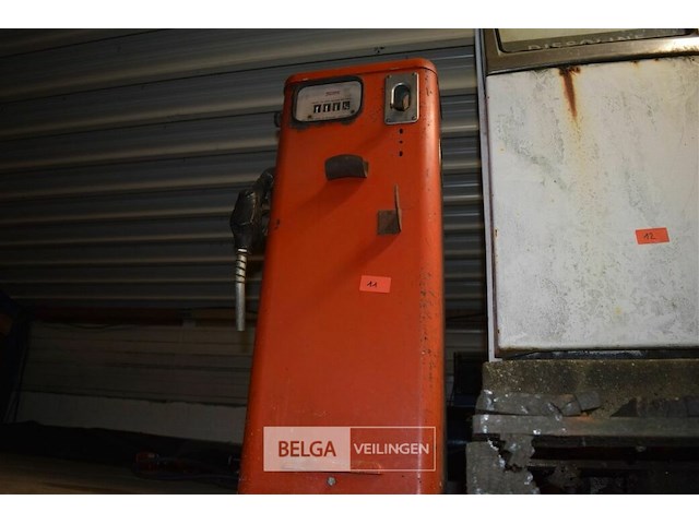 Benzine pomp - afbeelding 1 van  2